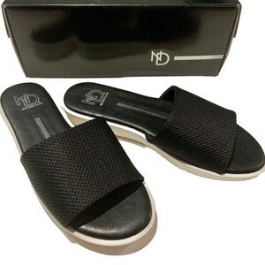 New Directions Black Sergia Slip On Sandals Size 7.5 New In Box / NIB